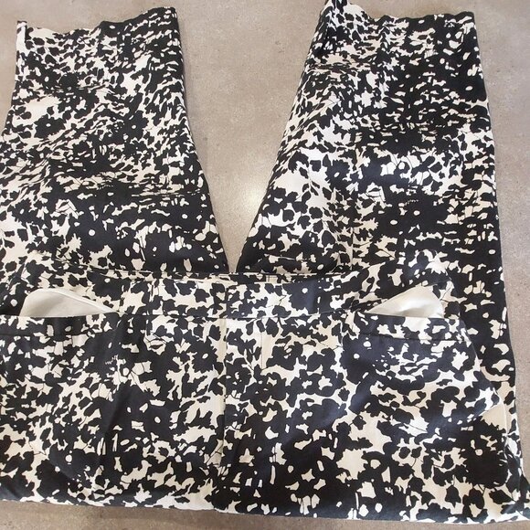 COLDWATER CREEK Women's Black and White Floral Capri Pants w/Pockets - Sz 12 - Picture 2 of 13